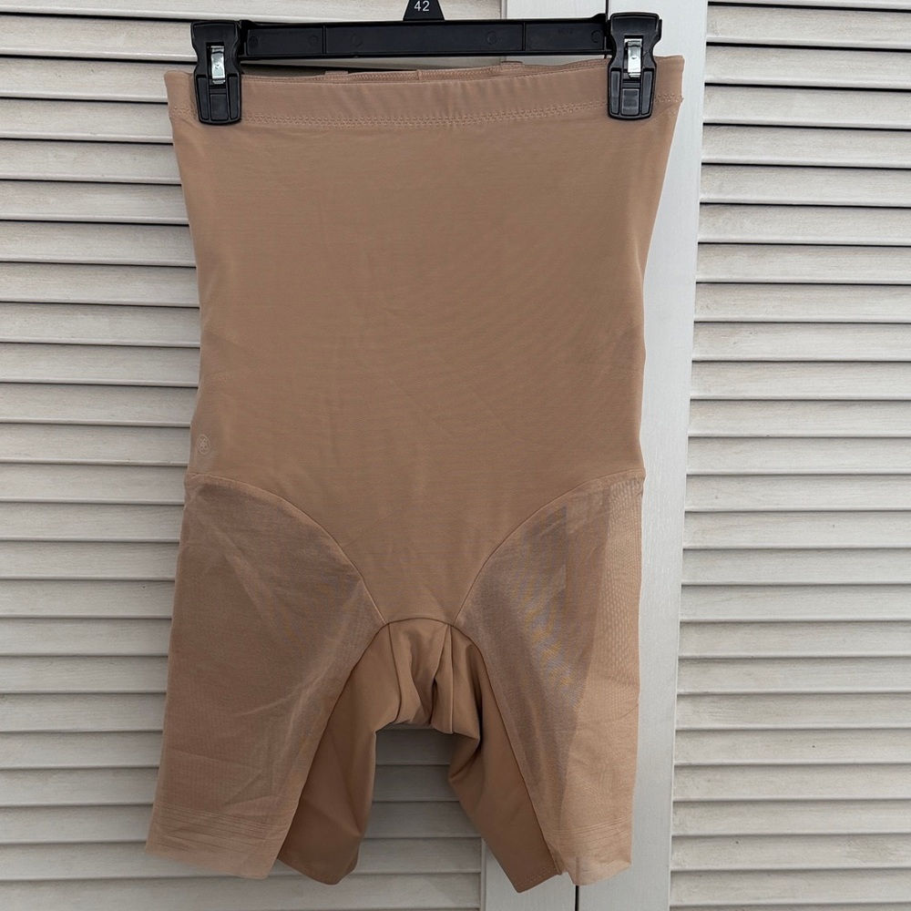 Honeylove Superpower Shapewear Shorts in Sand Size M